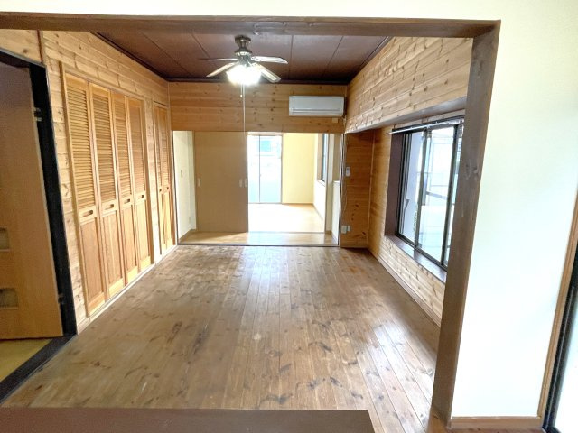 南上宿貸戸建の居間・リビング