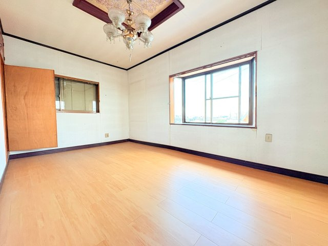 室岡店舗戸建の洋室