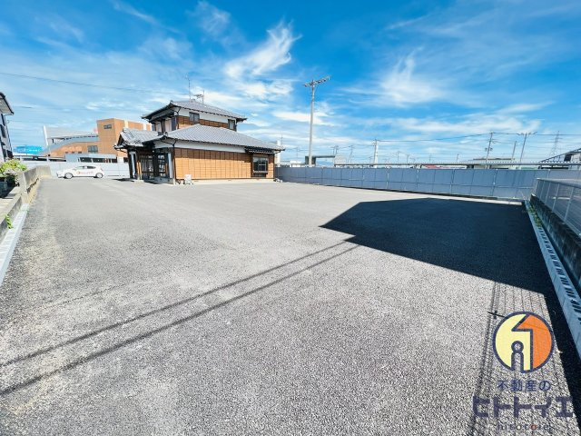 室岡店舗戸建の駐車場