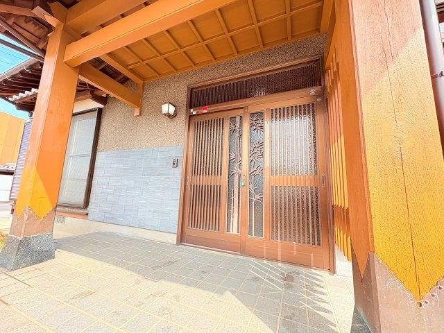 室岡店舗戸建のエントランス