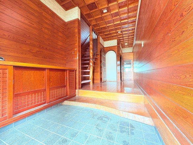 室岡店舗戸建の玄関