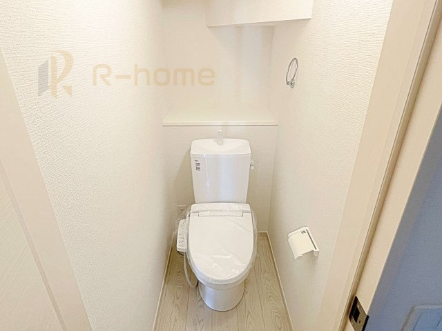 我孫子市泉7期　新築戸建て　1号棟のトイレ|温水洗浄便座付きのトイレ。
トイレが２ヵ所設置で朝の忙しい時間でも安心です。