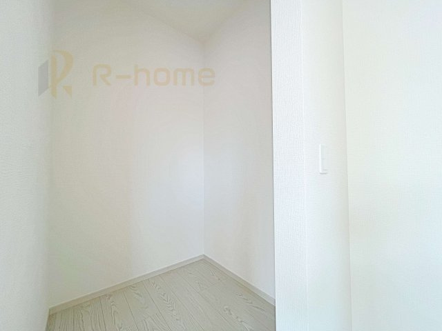 我孫子市泉7期　新築戸建て　1号棟の収納|人気のウォークインクローゼット！
アウター類はもちろん、季節ものや寝具も収納できます！