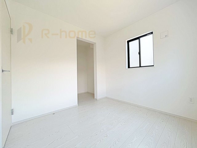 我孫子市泉7期　新築戸建て　1号棟の洋室|収納便利なウォークインクローゼット付きの洋室♪
明るく風通しの良いお部屋です♪