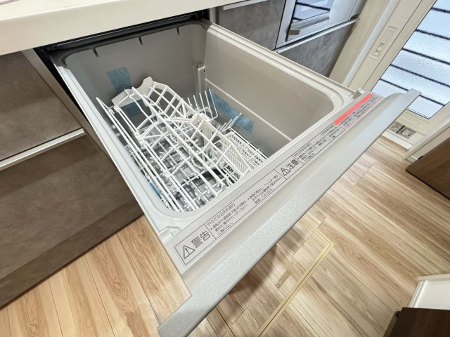 制震＆サンルームを備えた家事楽の家：松永町5丁目 限定1棟のキッチン|家事を助ける食洗機を標準装備