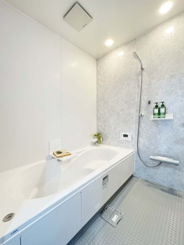 制震＆サンルームを備えた家事楽の家：松永町5丁目 限定1棟の浴室|ゆったり過ごせるお風呂です
浴室暖房乾燥機、乾きやすい床材、お掃除楽々！