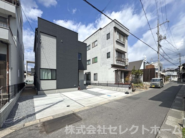 制震＆サンルームを備えた家事楽の家：松永町5丁目 限定1棟の前面道路含む現地写真|★先着順販売受付開始！
制震＆サンルームを備えた家事楽収納力の家：松永町5丁目 限定1棟
◎JR 松永駅徒歩11分
◎暮らしやすさを極めた人気の新築戸建
◎見学随時対応中！ご希望日時お知らせください