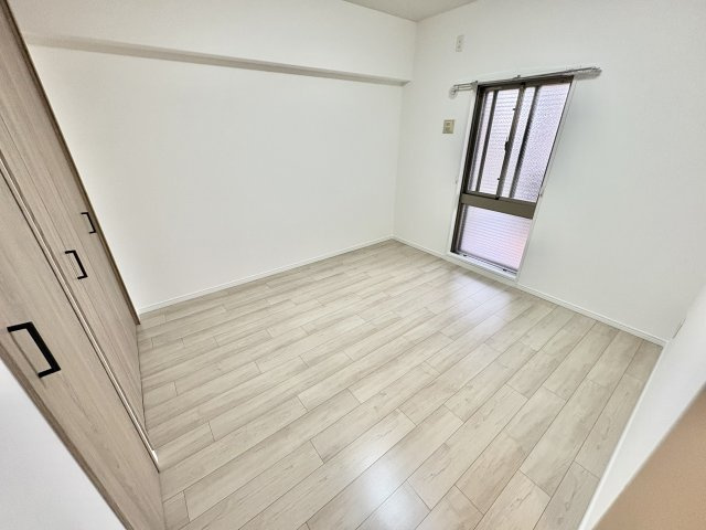 アルファステイツ朝霧ヒルズの洋室|洋室約６．５帖