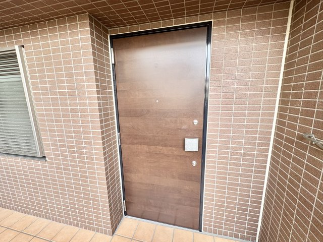 アルファステイツ朝霧ヒルズの玄関