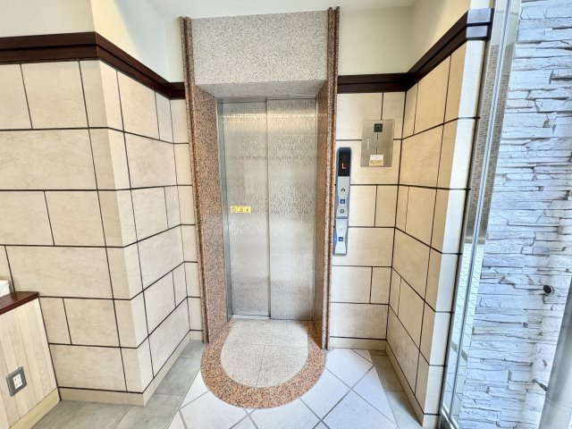 アルファステイツ朝霧ヒルズのエントランス