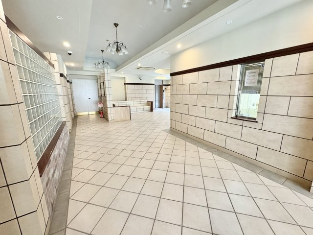 アルファステイツ朝霧ヒルズのエントランス