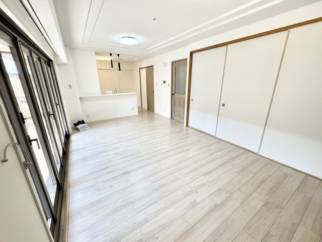 アルファステイツ朝霧ヒルズの居間・リビング|ＬＤＫ約１６．４帖