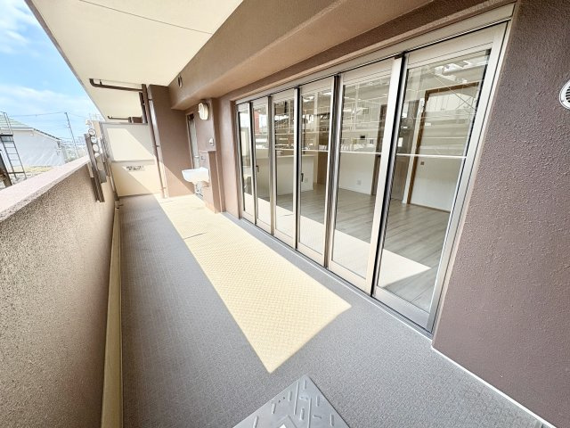 アルファステイツ朝霧ヒルズのバルコニー|陽当たり・通風良好なワイドバルコニー♪