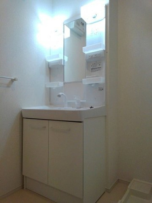 【洗面所】 | ロータス南島田Ａ | 忙しい朝には欠かせない洗面所です