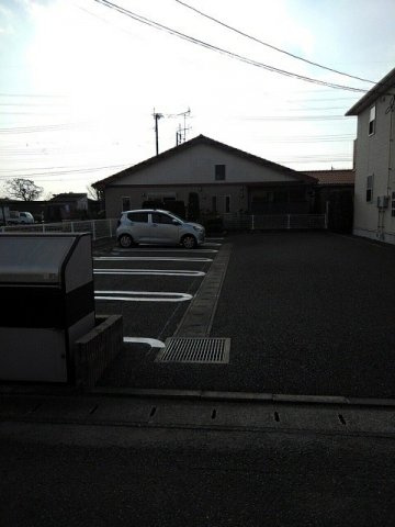 サン　セレーノの駐車場