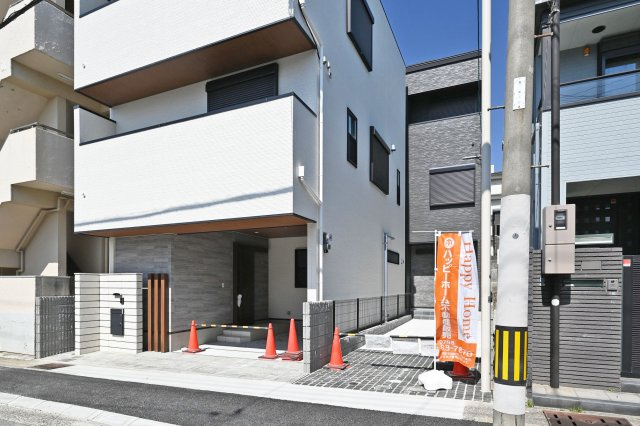 神戸市灘区篠原南町4丁目新築一戸建て│4LDK+駐車2台可の外観|阪急「六甲」駅徒歩9分の全2区画分譲地です。完成済みですのでいつでもご覧いただけます。