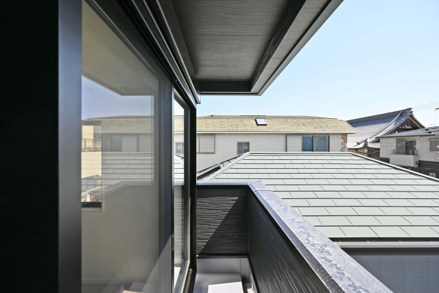 神戸市灘区篠原南町4丁目新築一戸建て│4LDK+駐車2台可のバルコニー|3階バルコニー
天気のいい日にバルコニーに出て気分転換でもいかがでしょうか。
