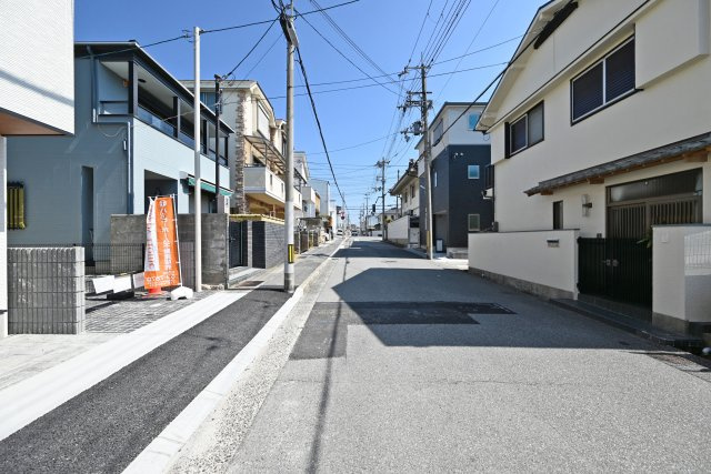 神戸市灘区篠原南町4丁目新築一戸建て│4LDK+駐車2台可の前面道路含む現地写真|前面道路（公道幅員8ｍ）