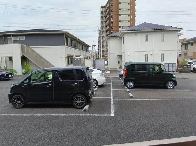 コーポラス丸山公園の駐車場