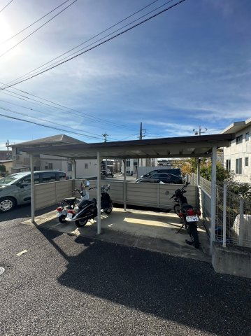 コーポラス丸山公園の駐車場