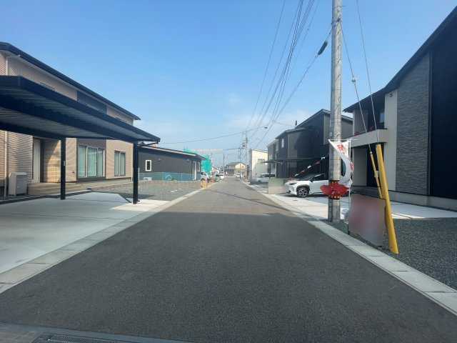 新築戸建　伊達市上志和田1期　Erde　全1棟の前面道路含む現地写真