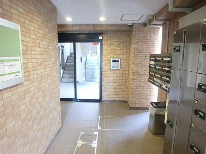 FLATone新中野のエントランス
