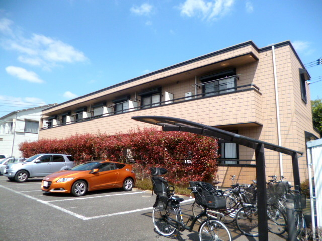 メゾン　ド　マルス　の外観|バルコニー側は駐車場なので日当たり良好