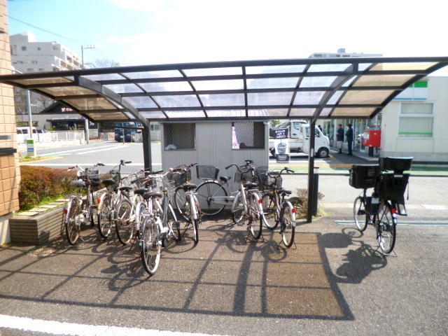 メゾン　ド　マルス　のその他共用部分|安心の屋根付敷地内駐輪場