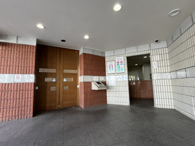 【エントランス】 | ステイツ武蔵野・東大和グランパサージュ | オートロック付きのメインエントランスです。