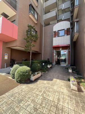 【エントランス】 | ステイツ武蔵野・東大和グランパサージュ | お部屋に一番近いサブエントランスになります。