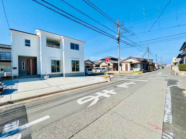前橋市広瀬町の前面道路含む現地写真|暮らしやすい住環境♪