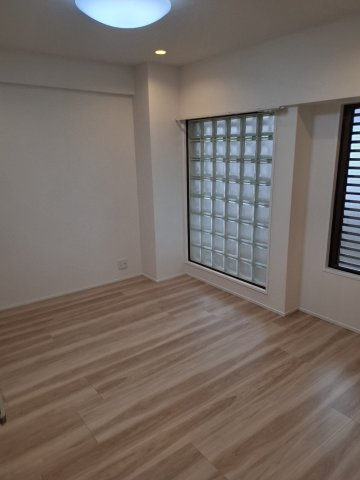 【洋室】女子大前サンシャイン第２ 