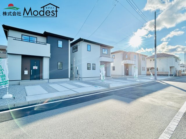 高崎市筑縄町の前面道路含む現地写真|駐車スペース２台可能！前面道路広々で駐車も焦らずできます◎