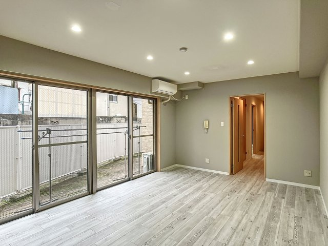 谷万成プリーモの洋室