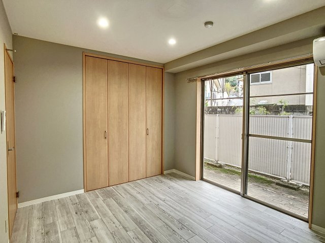 谷万成プリーモの洋室