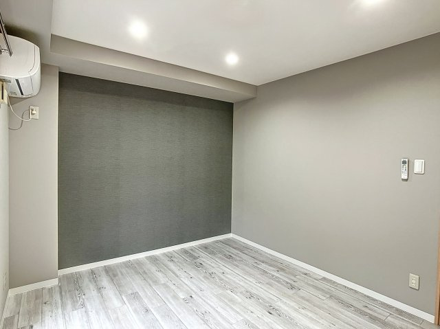 谷万成プリーモの洋室