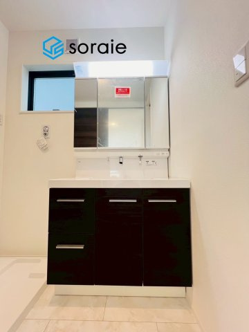 川越市稲荷町　新築戸建の独立洗面台