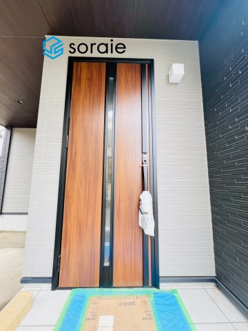 川越市稲荷町　新築戸建の玄関