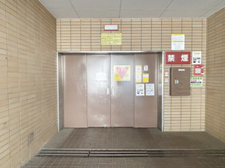 【駐車場】 | セキュリティのしっかりした駐車場スペース。空きの有無や駐車料金、サイズ規定などについては、改めてお問い合わせください。～即日のご見学可能～　お問合せはお気軽にどうぞ。