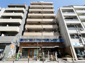 【外観】 | 手入れの行き届いた外壁やエントランスなど、「見ればわかる」レベルで清潔感を保ったマンションです。築年数を感じさせない姿で皆様をお出迎えします。～即日のご見学可能～　お問合せはお気軽にどうぞ。
