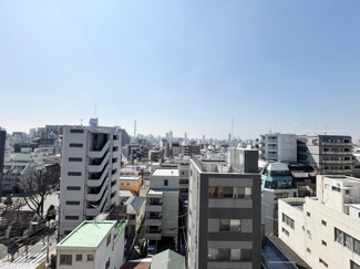 【展望】 | バルコニーの様子。ここからの眺めが、日々のストレスを発散してくれることでしょう。ちなみにバルコニーは専有部分ではなく「共用部分」の扱いです。～即日のご見学可能～　お問合せはお気軽にどうぞ。