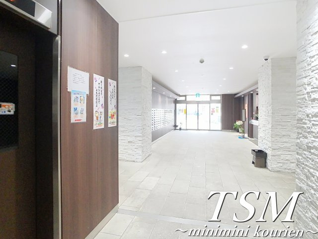 香里日光ハイツのエントランス