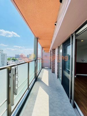 【バルコニー】 | ケルンリーガル | 開放的で明るい空間を演出してくれるバルコニーです※別号室の写真です