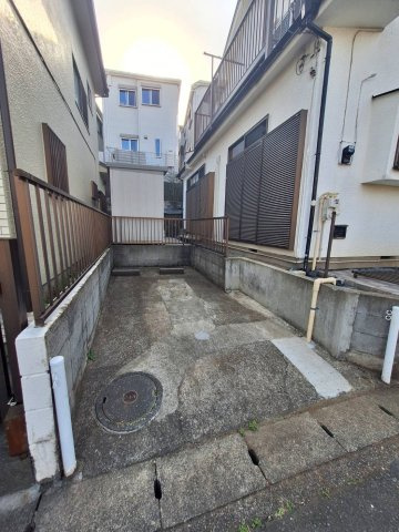 白根8丁目戸建の駐車場