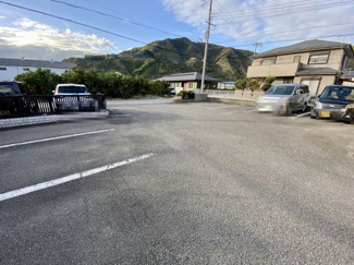 【駐車場】