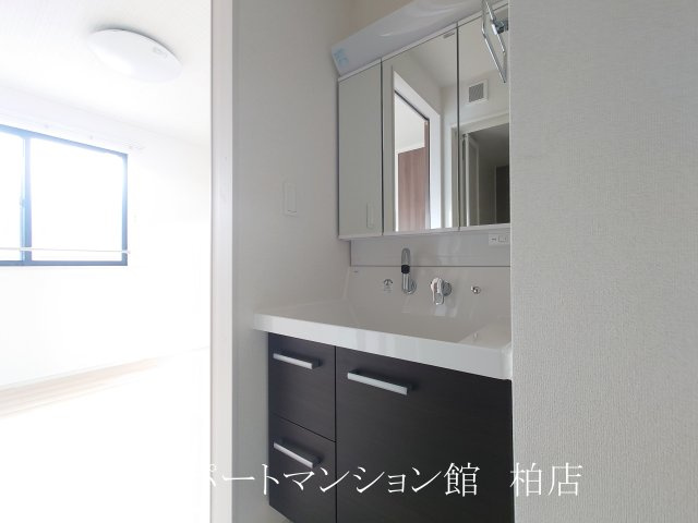 ココ　ラ　フェリーチェAの独立洗面台