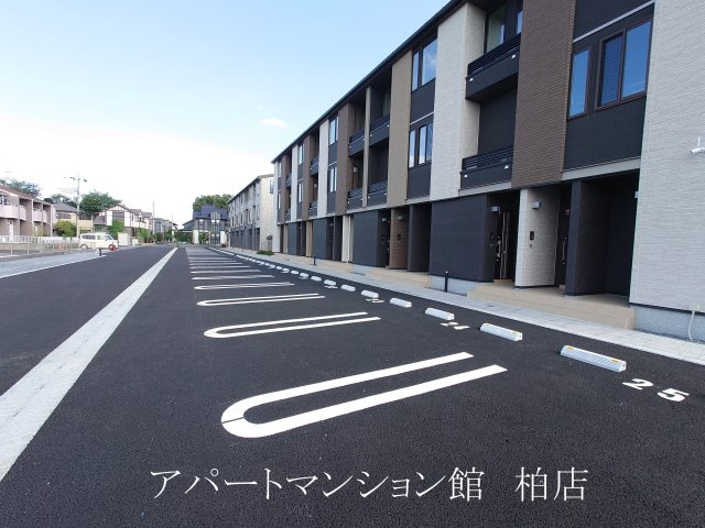 ココ　ラ　フェリーチェAの駐車場