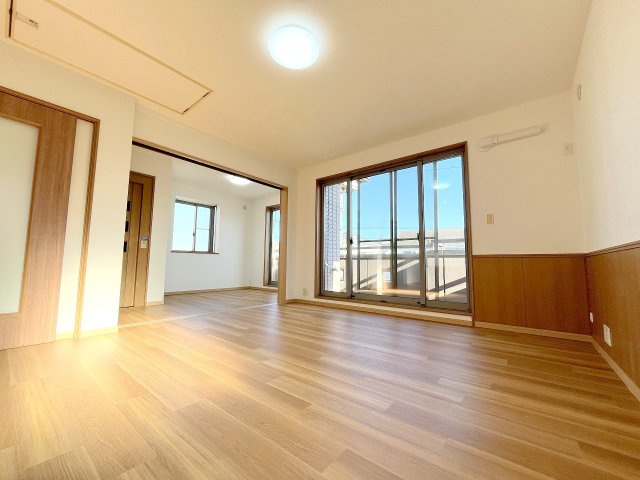 昭島市中神町2丁目　中古戸建の居間・リビング