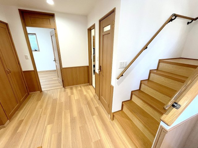 昭島市中神町2丁目　中古戸建の玄関