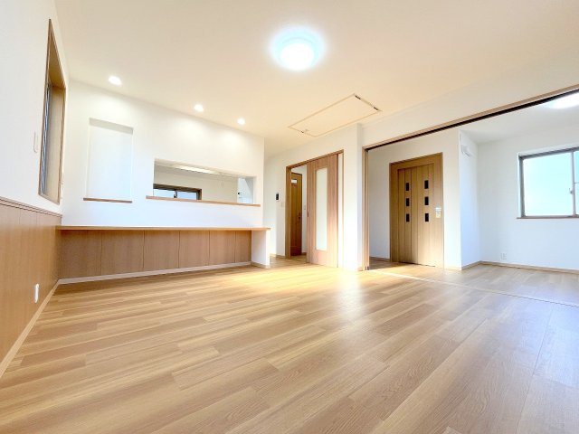 昭島市中神町2丁目　中古戸建の居間・リビング|フルリフォーム済みに付きそのままご入居頂けます！